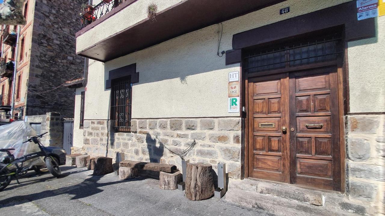 Tuul Etxea Apartment Galdakao Bagian luar foto