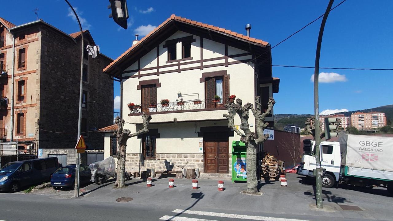 Tuul Etxea Apartment Galdakao Bagian luar foto